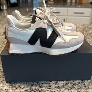 New Balance Womens New Balance 327 Athletic Shoe - Moonbeam size 8